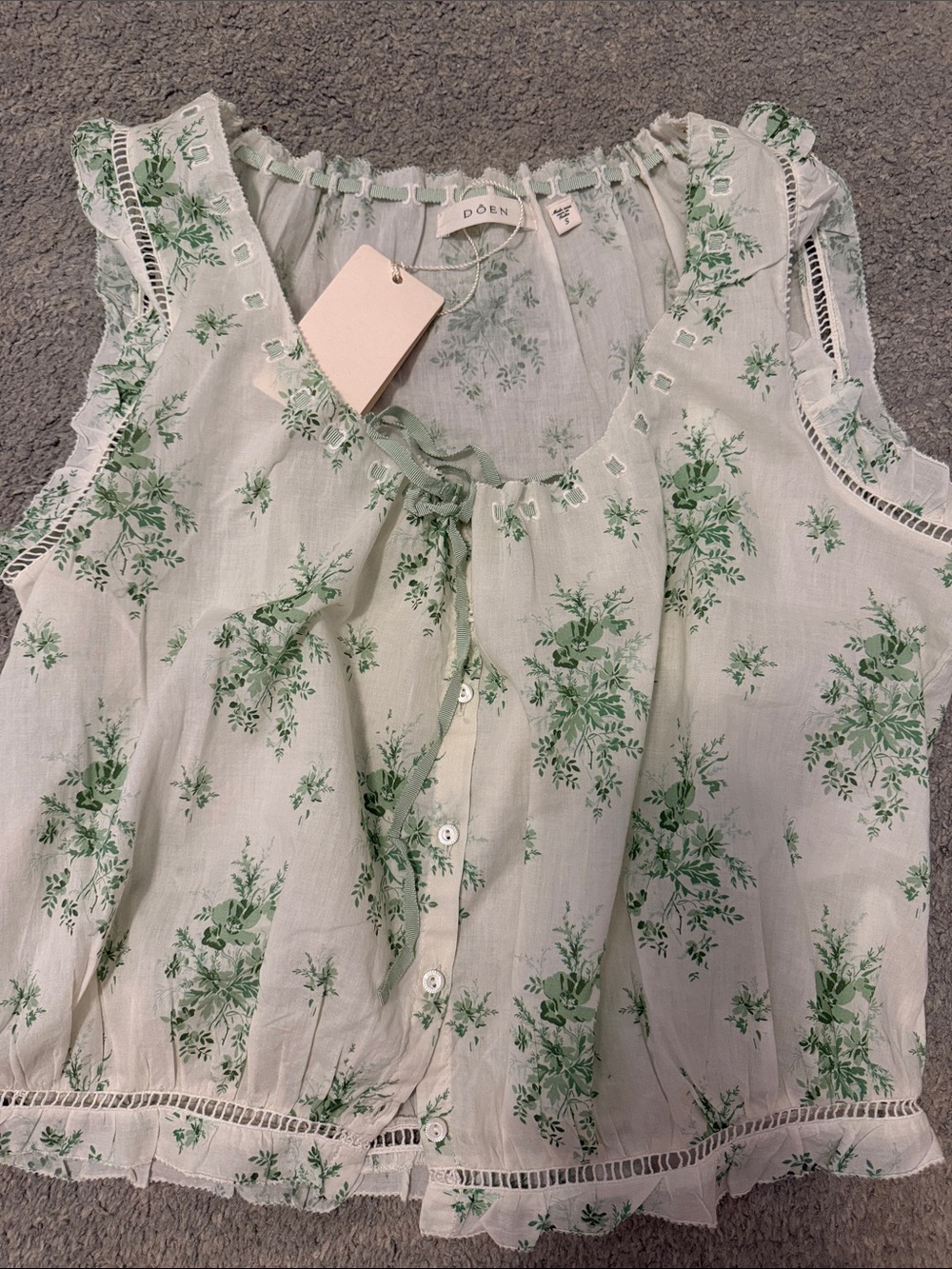 Doen Traveler Cream Floral Tie-Neck Sleeveless Blouse